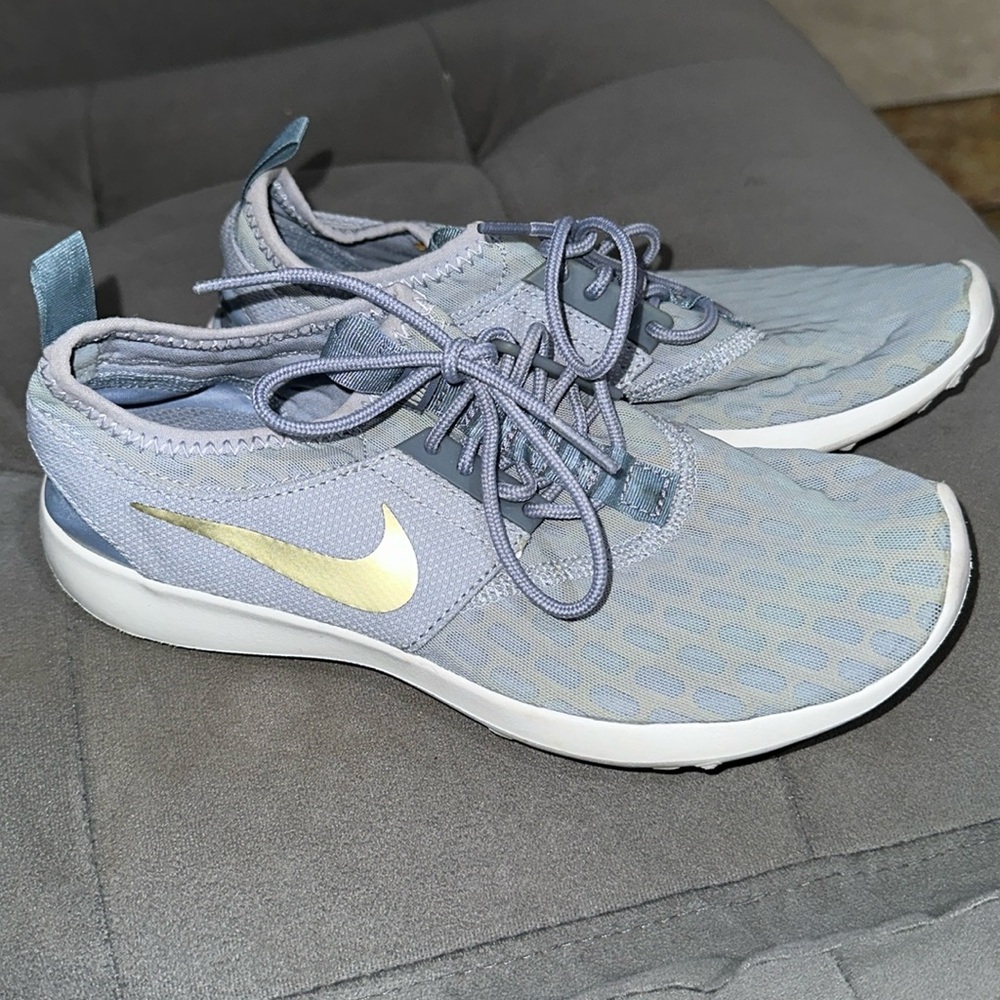Nike pull on shoes size 6